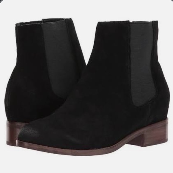 STEVE MADDEN AVRIL CHELSEA BOOT - Picture 1 of 8
